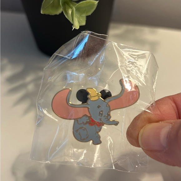 Disney pin, Dumbo - Picture 5 of 5